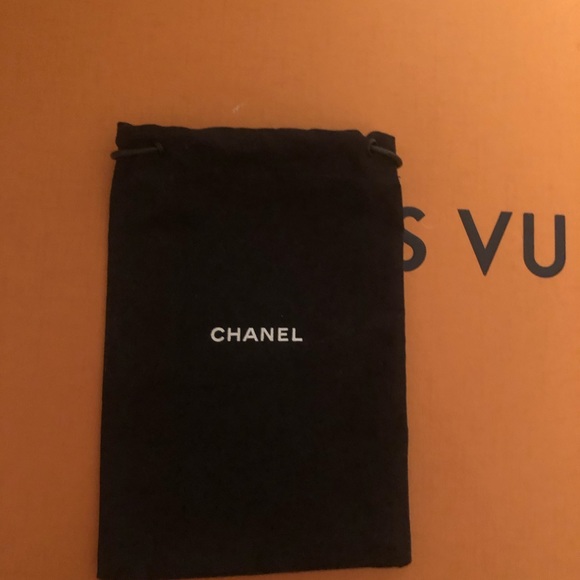 đź–¤Chanel String Pouchđź–¤ - Picture 2 of 4